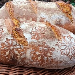 ❄️ Při návrhu tohoto vzorů, jsem tušila, že budou vločky těmto krasavcům moc slušet. No nejsou krásní? 🤎🤎🤎 ☃️ Děkuji všem...